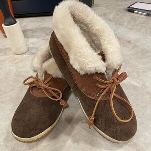 NWOT - Sperry Brown Suede Bootie with Cream Fur Lining